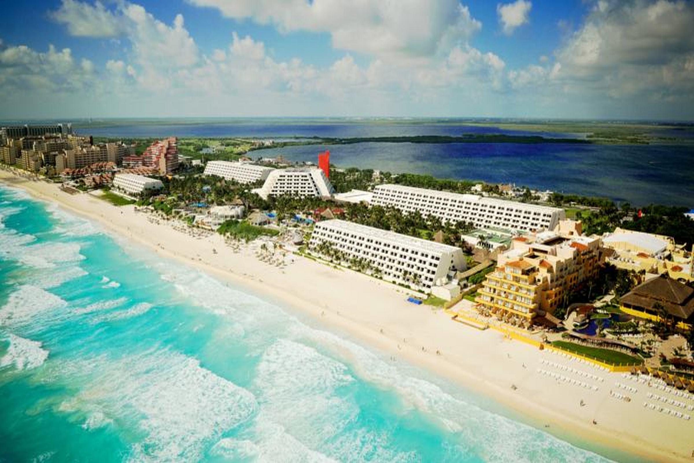 ホテル グランド オアシス カンクーン カンクン エクステリア 写真 Aerial view of the resort