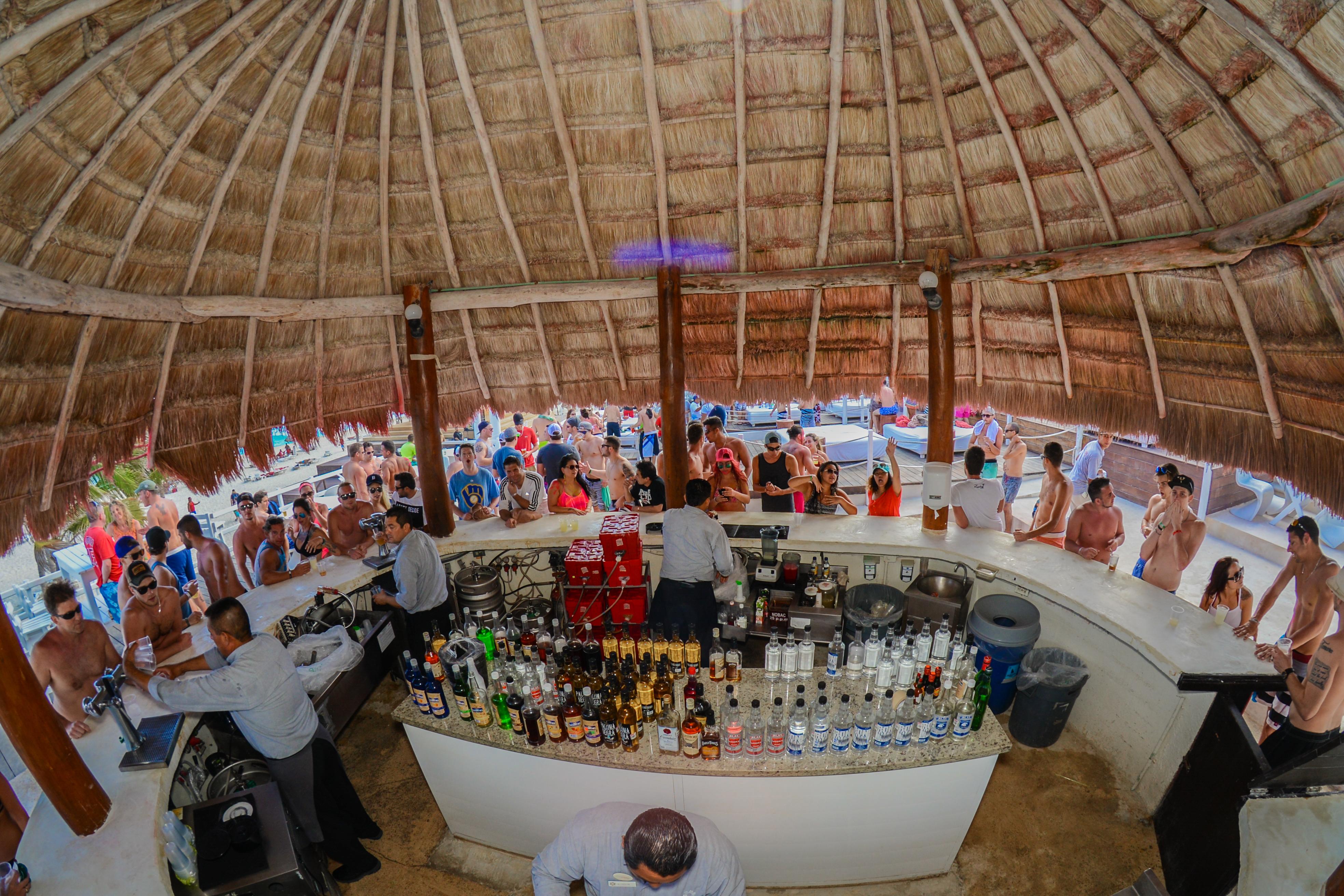 ホテル グランド オアシス カンクーン カンクン エクステリア 写真 The bar at the beach club